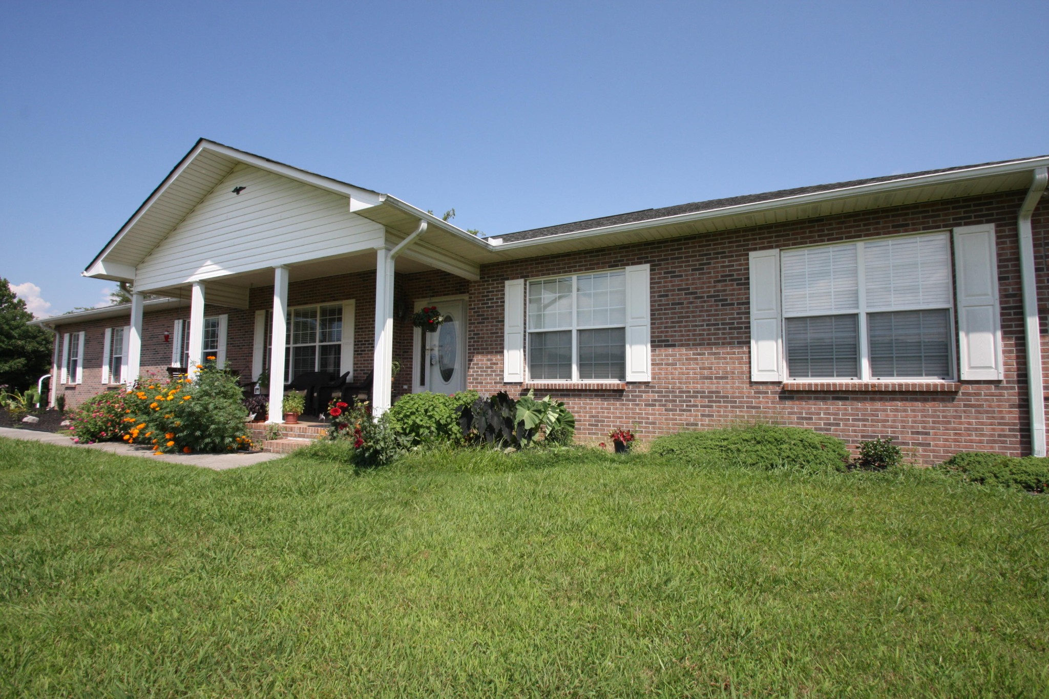 650 Batley Road Clinton, TN 37716 - Photo 1 of 20 a front view of a house with a yard and porch
