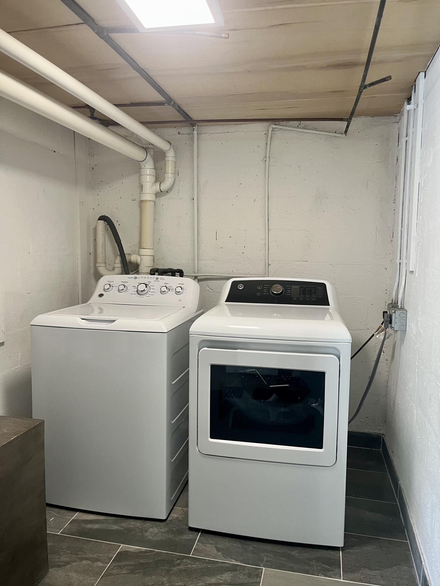 115 Dolphin Road Ocean Ridge, FL 33435 - Photo 36 of 38 a utility room with dryer and washer