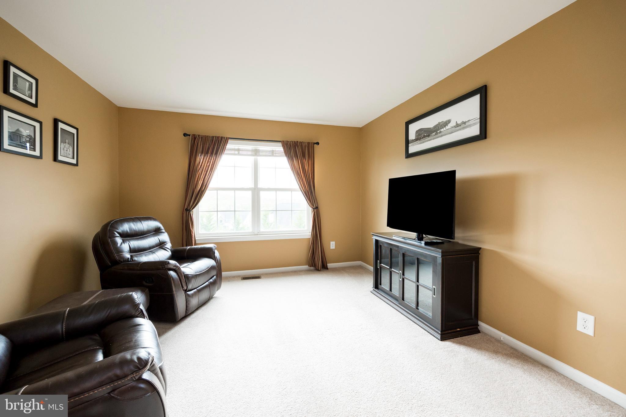1002 Circle Court Pottstown, PA 19465 - Photo 29 of 46 Primary Bedroom Sitting area