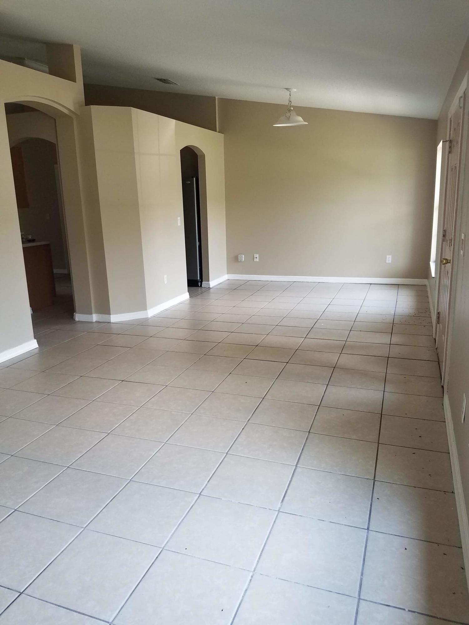 5702 Pecan Road Ocala, FL 34472 - Photo 3 of 12 Dining and Living