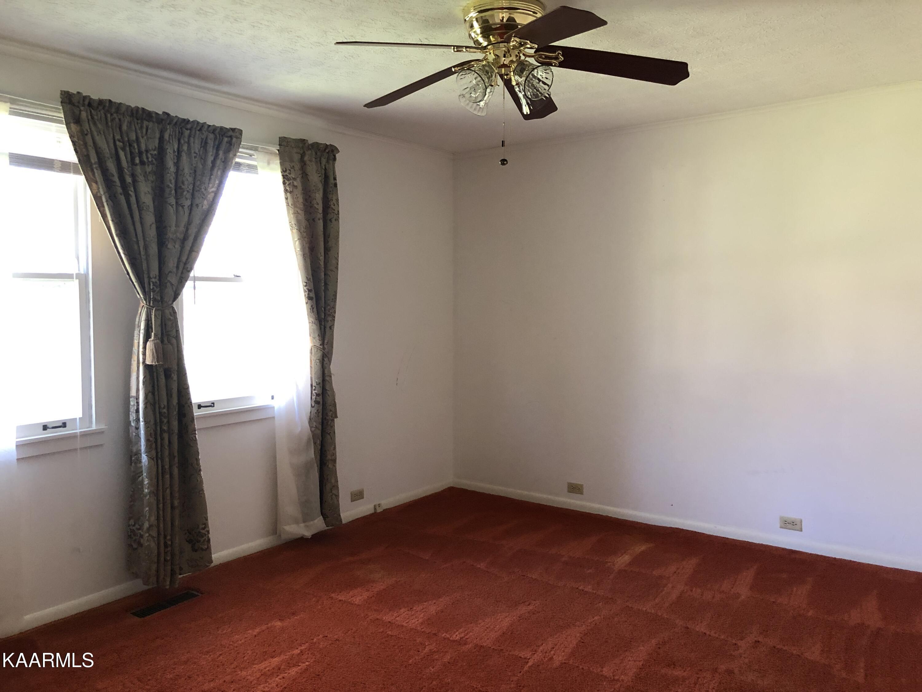 246 Jefferson Avenue Oak Ridge, TN 37830 - Photo 16 of 25 MBR IMG_3180