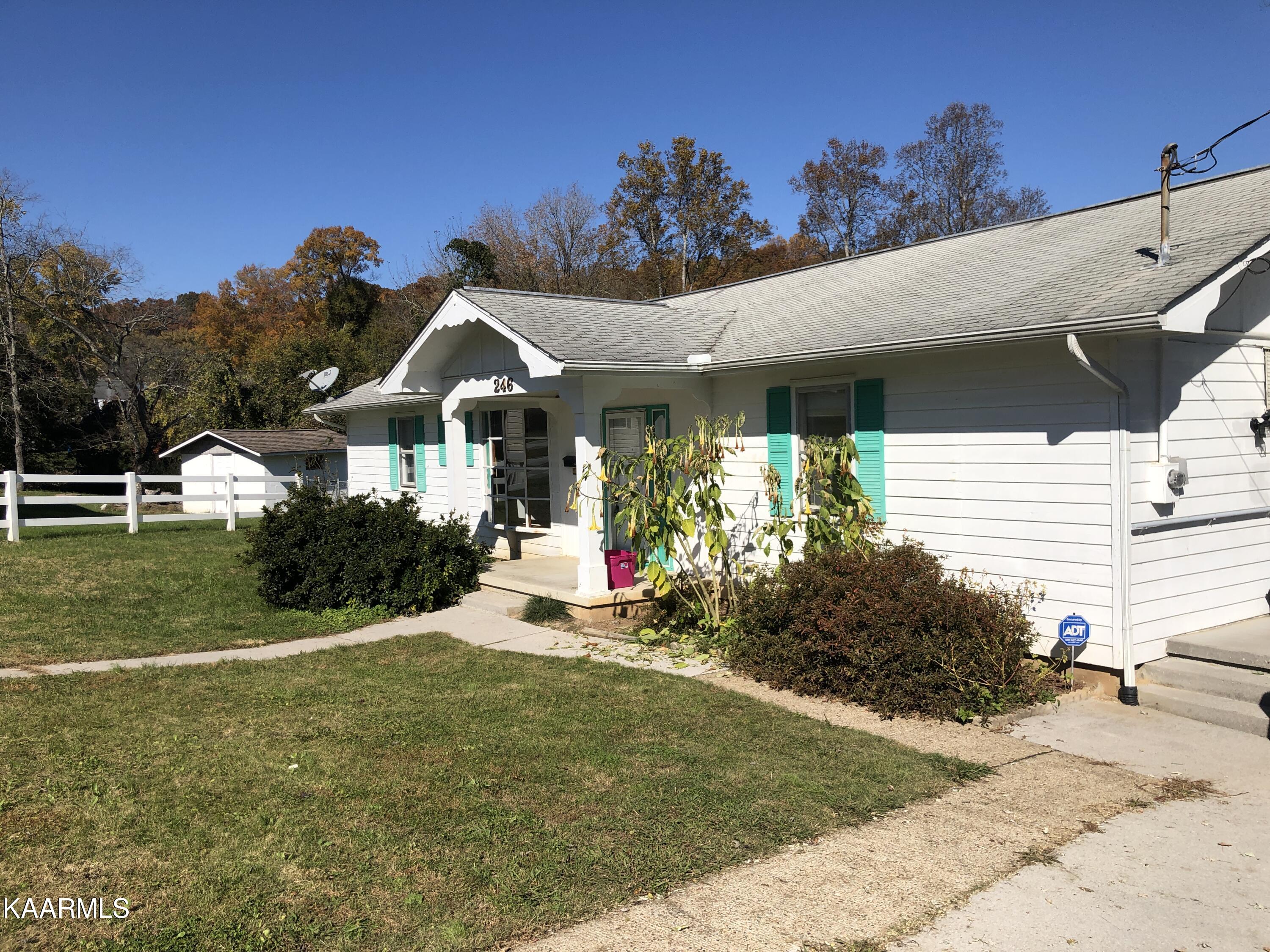 246 Jefferson Avenue Oak Ridge, TN 37830 - Photo 22 of 25 Front at angle - IMG_3199