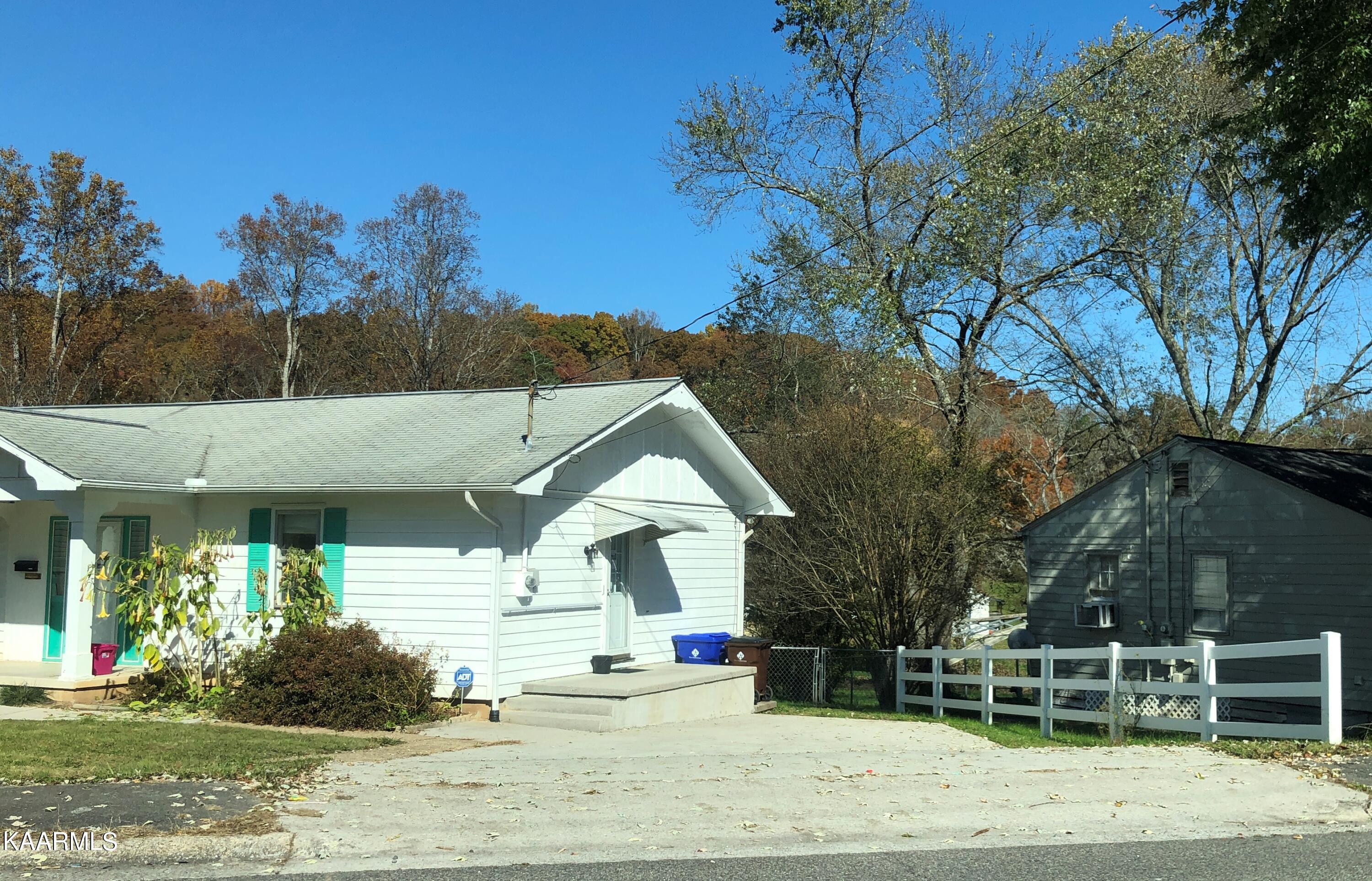 246 Jefferson Avenue Oak Ridge, TN 37830 - Photo 24 of 25 Plenty of Parking Space
