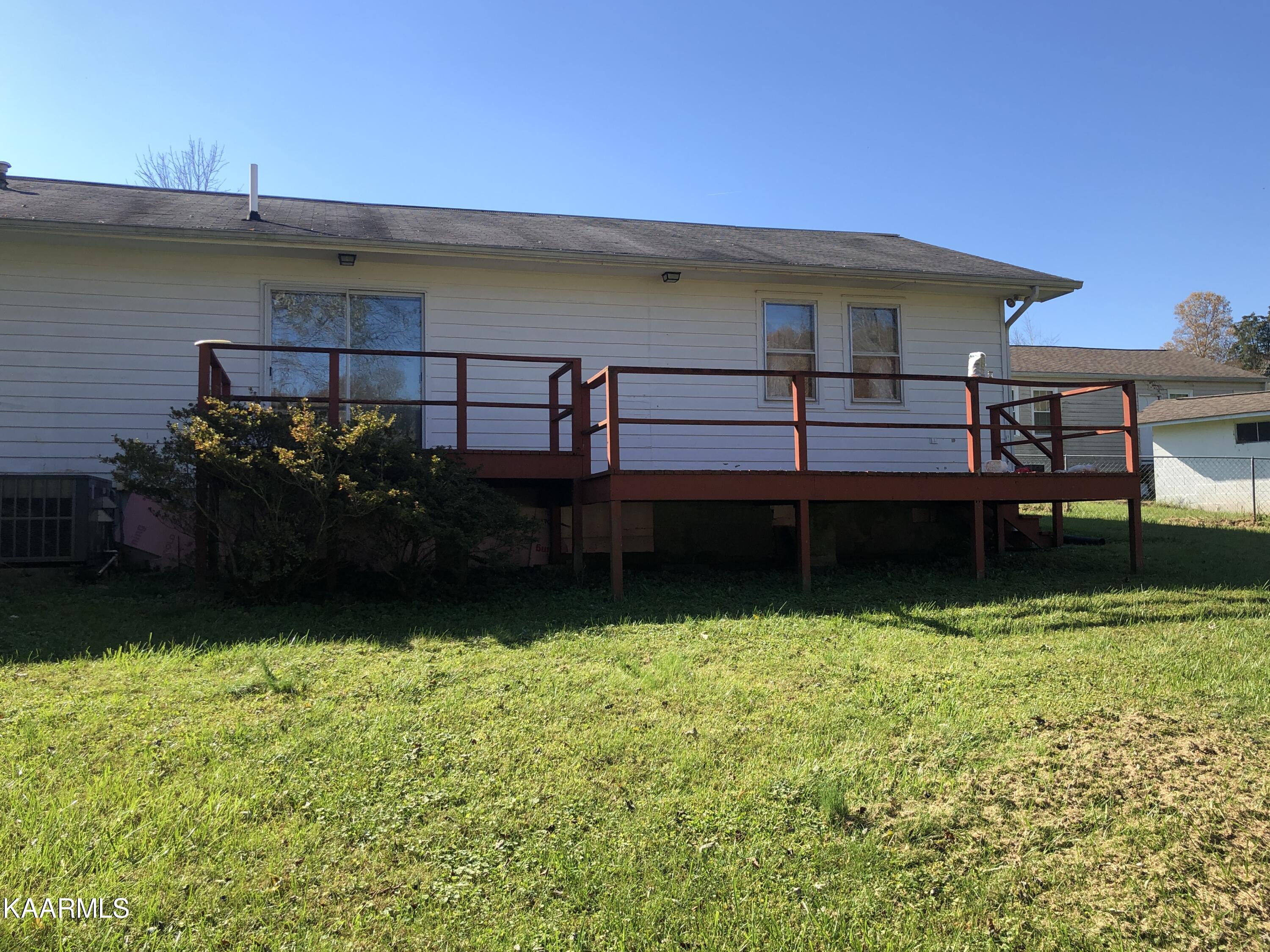 246 Jefferson Avenue Oak Ridge, TN 37830 - Photo 25 of 25 Two-Tierd Deck IMG_3211
