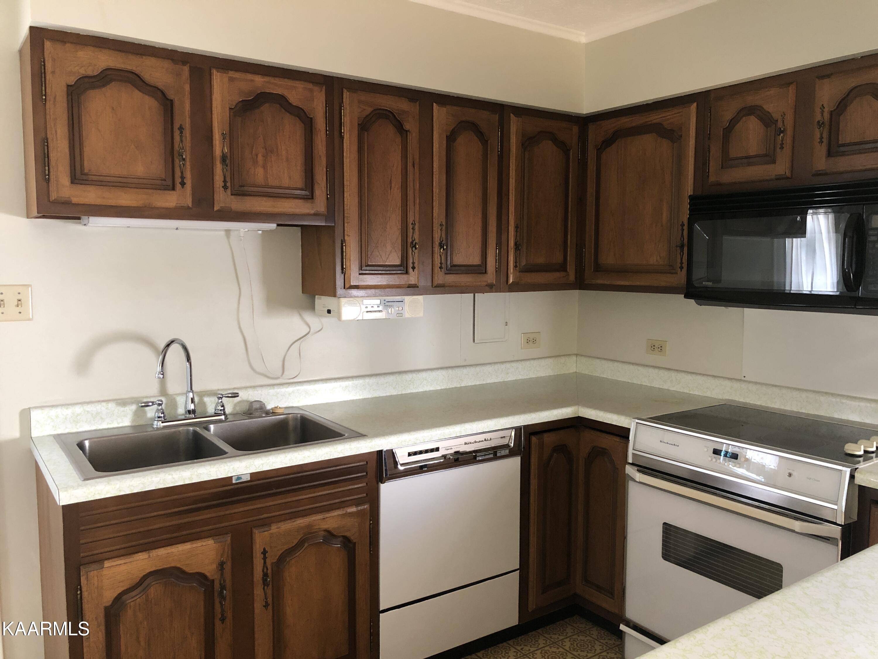 246 Jefferson Avenue Oak Ridge, TN 37830 - Photo 6 of 25 Kitchen IMG_3187