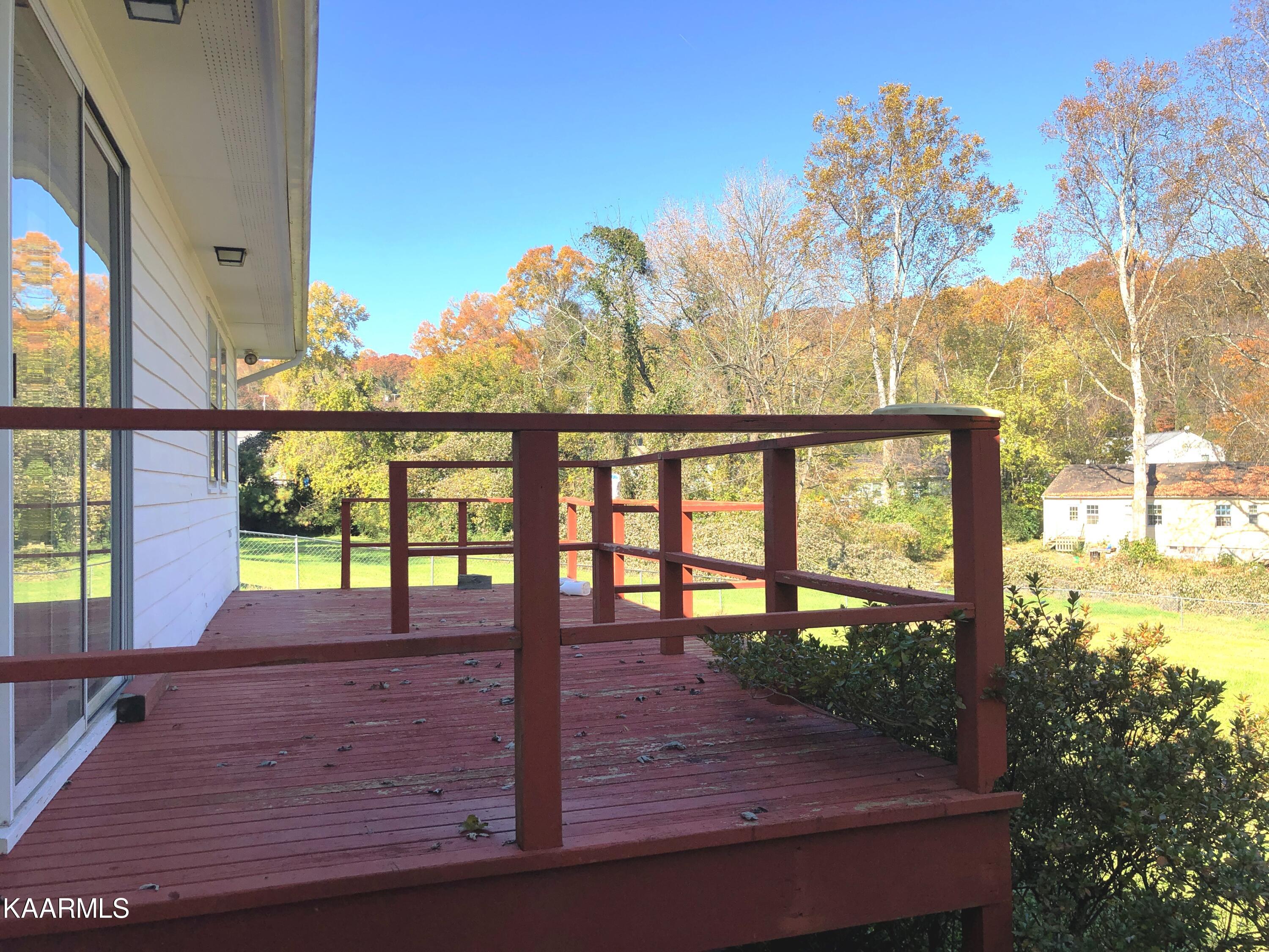 246 Jefferson Avenue Oak Ridge, TN 37830 - Photo 10 of 25 Back Deck IMG_3220