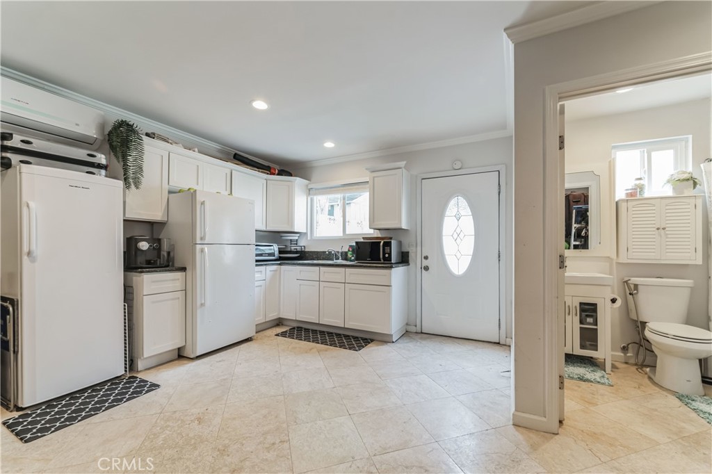 21366 Rios Street Woodland Hills, CA 91364 - Photo 15 of 25