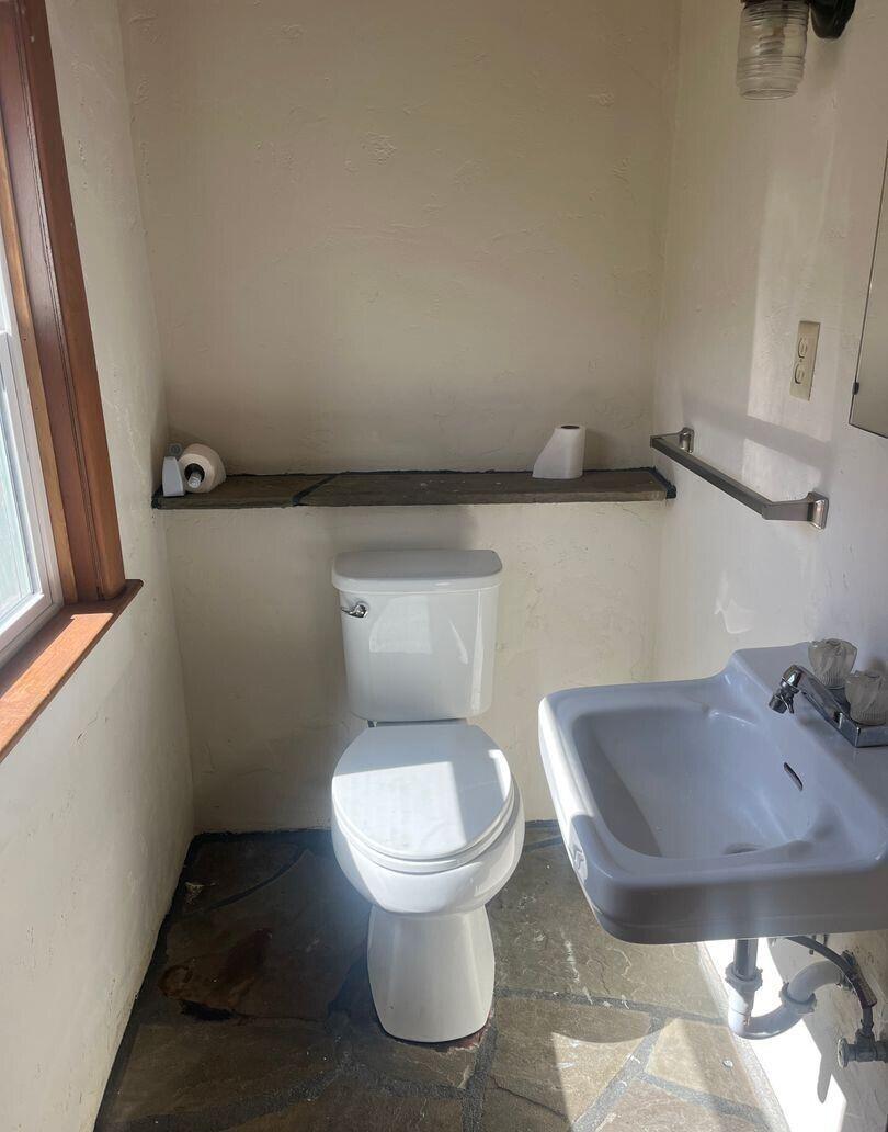 3496 North Foothill Road Medford, OR 97504 - Photo 25 of 27 2-br-15-bath-house---3496-n-foothill-roa