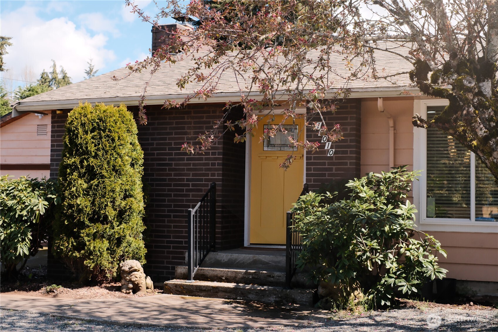 12010 2nd Avenue Southwest Seattle, WA 98146 - Photo 4 of 24