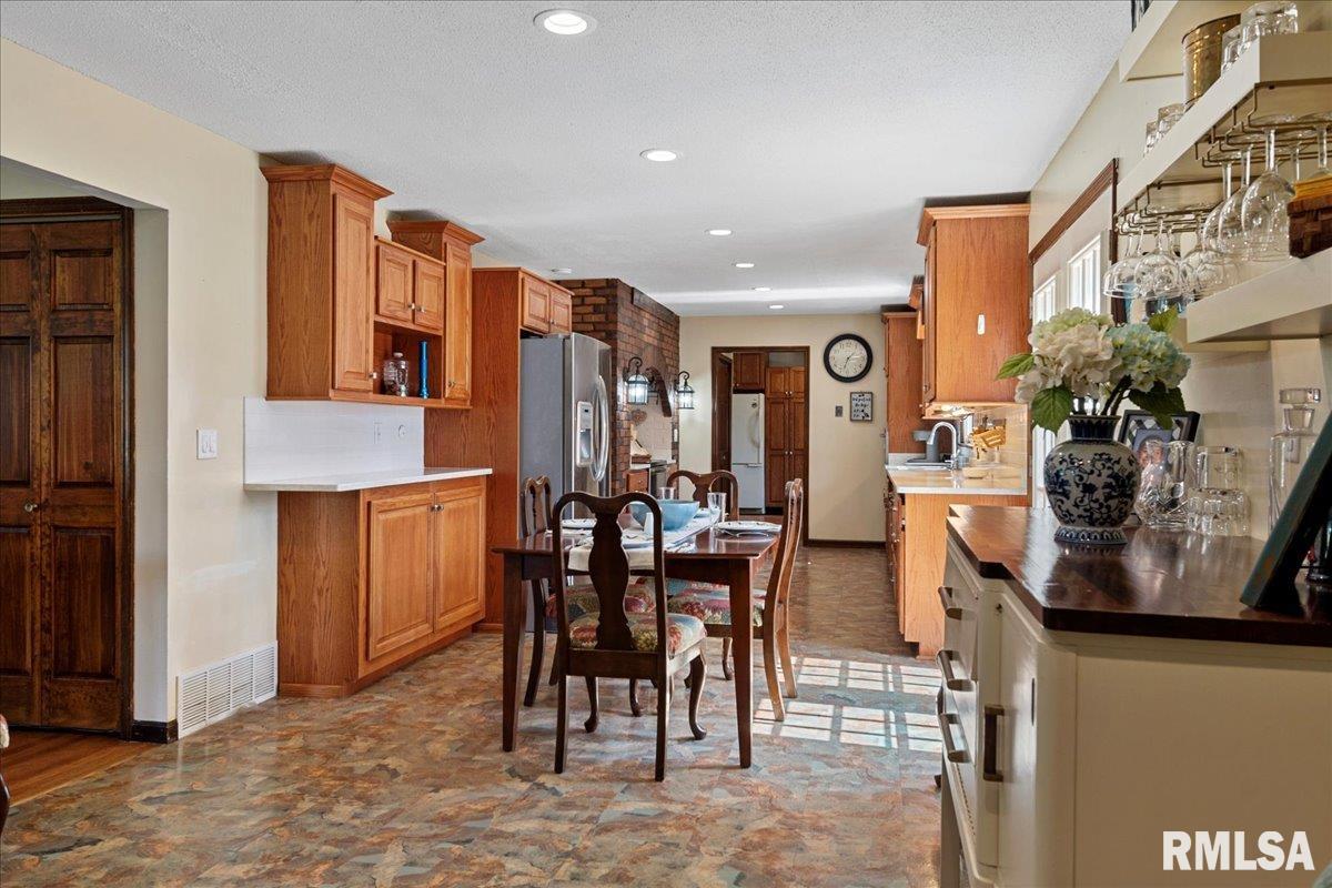 38 Frontier Lake Drive Springfield, IL 62707 - Photo 11 of 53