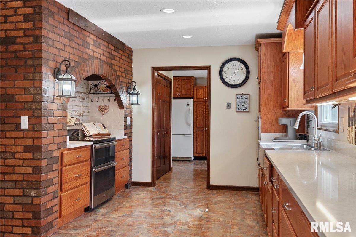 38 Frontier Lake Drive Springfield, IL 62707 - Photo 14 of 53
