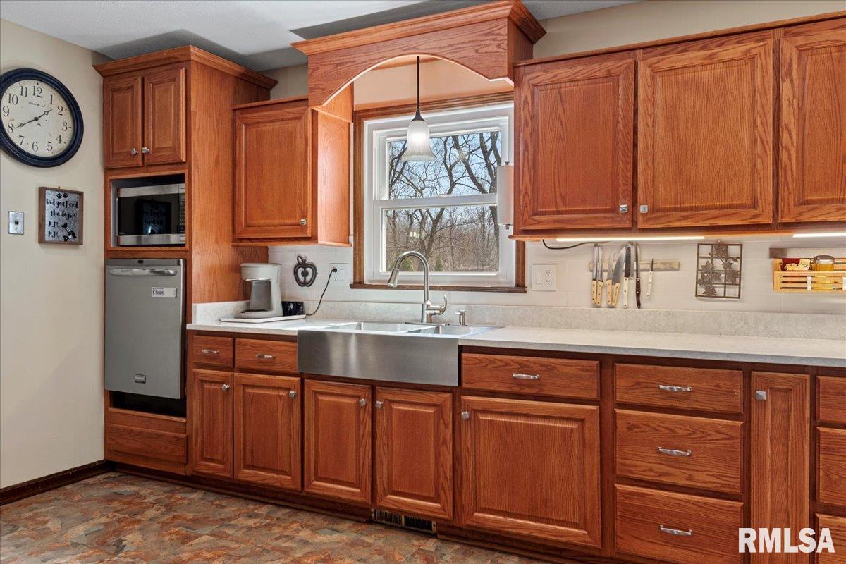 38 Frontier Lake Drive Springfield, IL 62707 - Photo 18 of 53