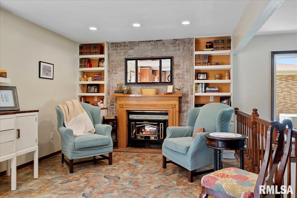 38 Frontier Lake Drive Springfield, IL 62707 - Photo 9 of 53