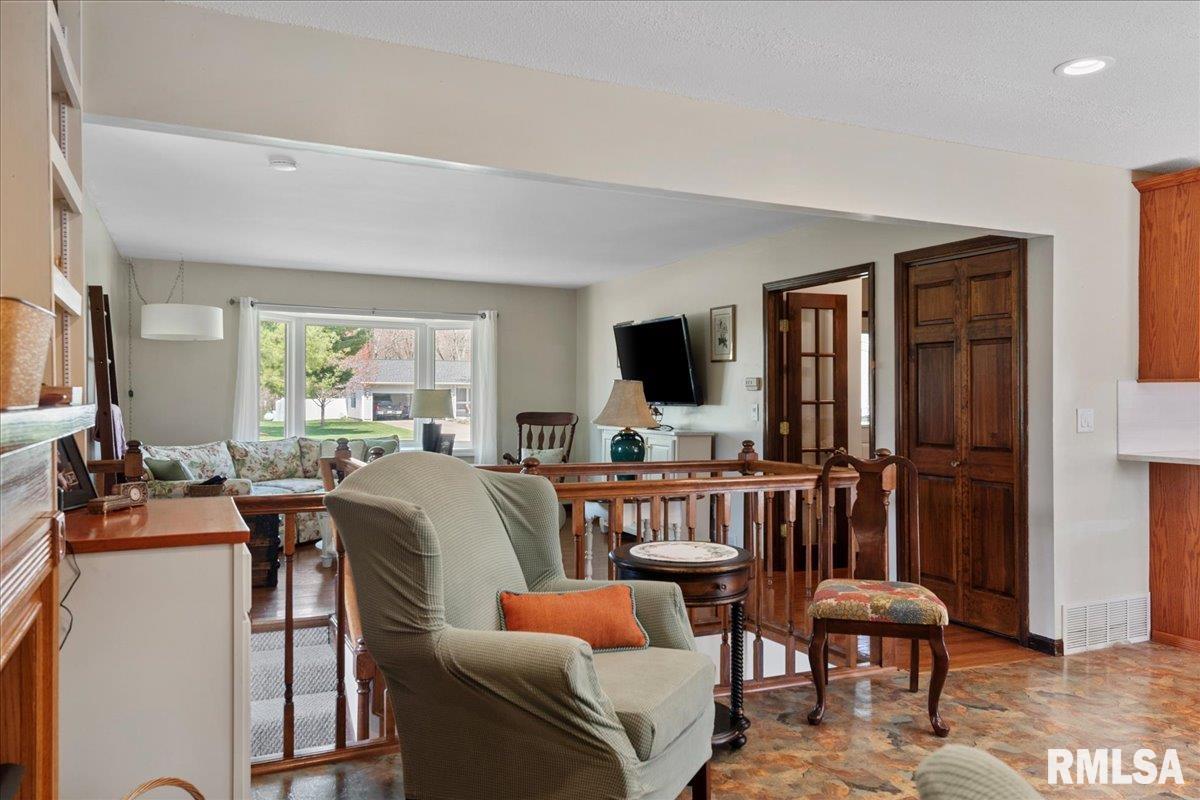 38 Frontier Lake Drive Springfield, IL 62707 - Photo 10 of 53