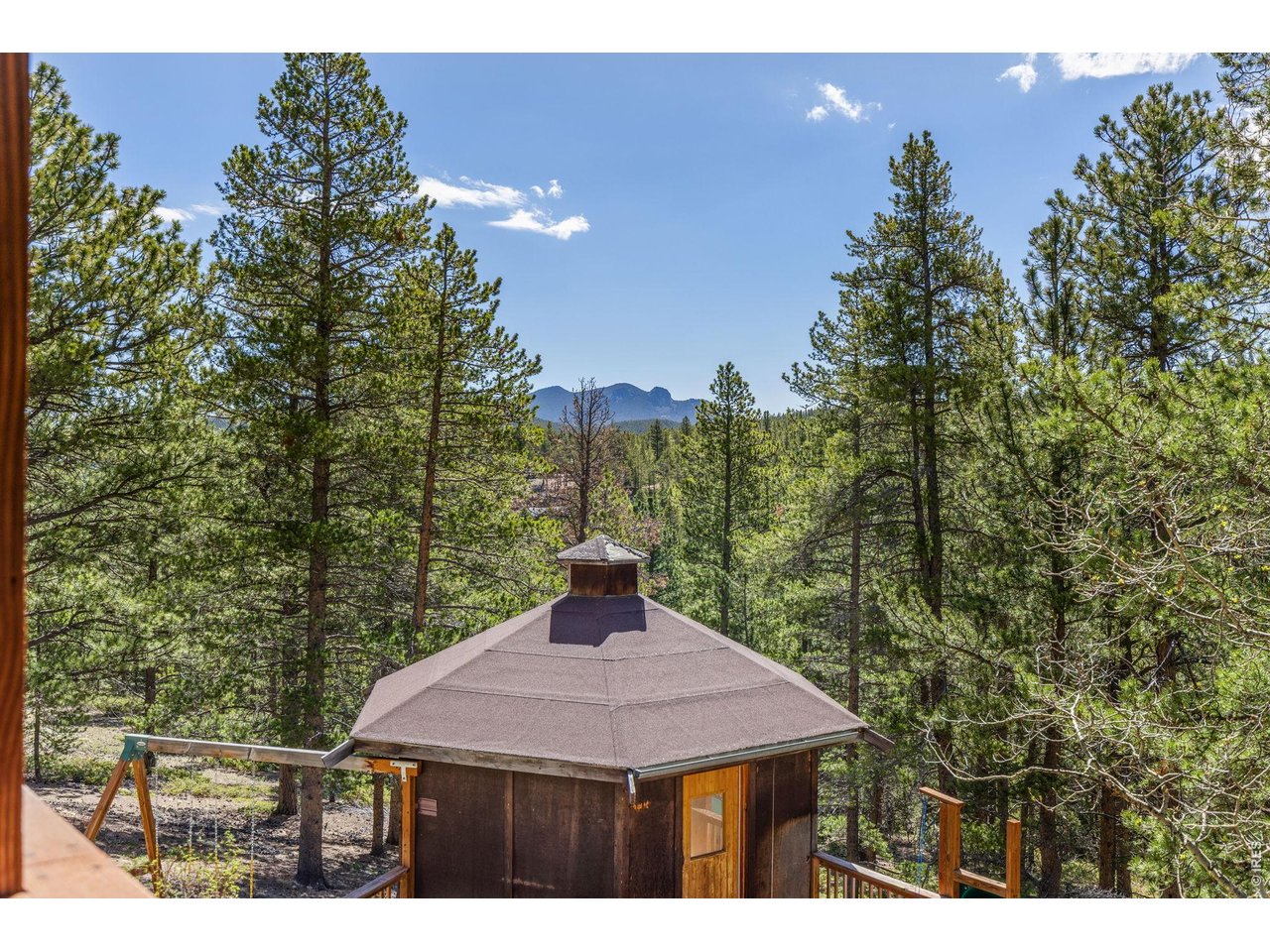 414 Upper Travis Gulch Road Black Hawk, CO 80422 - Photo 36 of 50 a backyard of a house with table and chairs