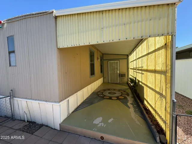 a view of an outdoor space