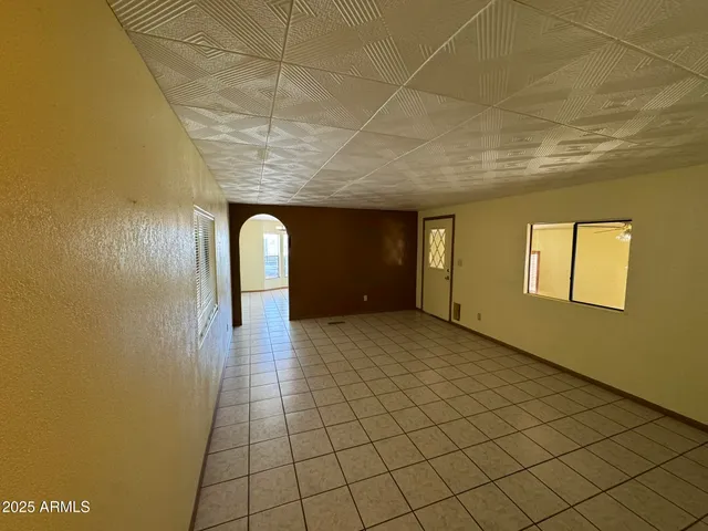 a view of a livingroom with window