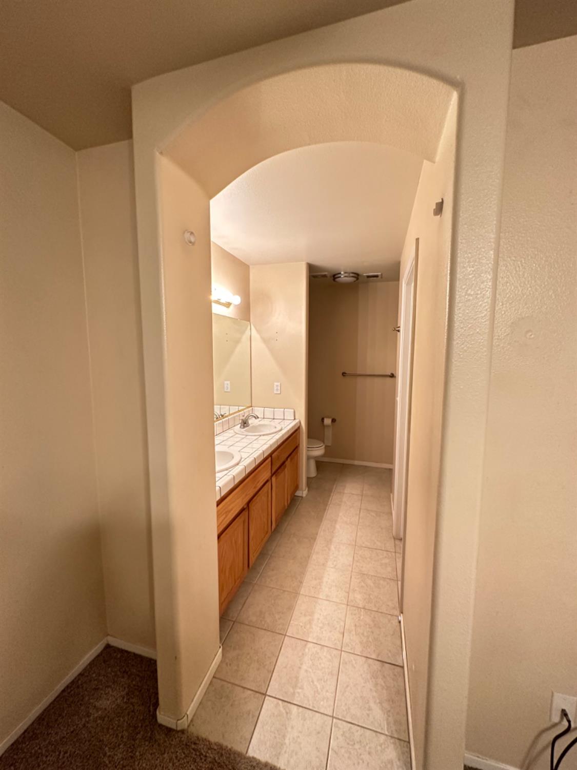 596 Grenache Avenue Madera, CA 93637 - Photo 13 of 26 a view of a hallway