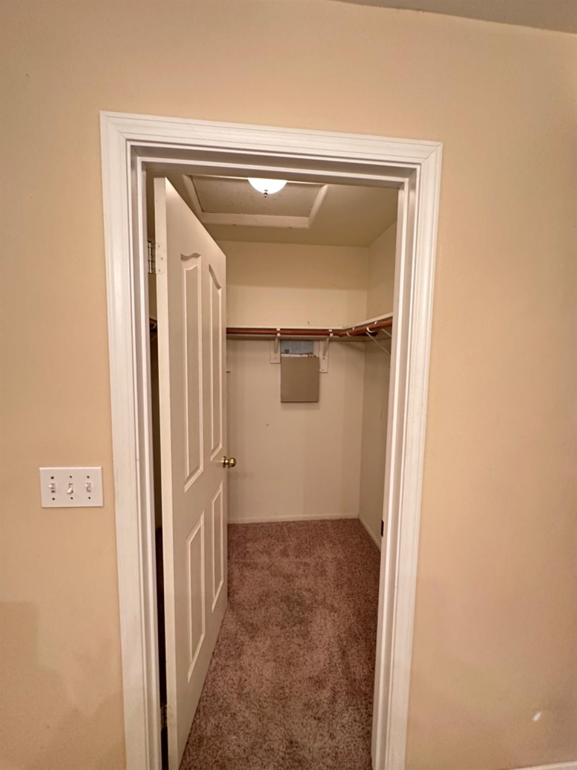 596 Grenache Avenue Madera, CA 93637 - Photo 18 of 26 a view of closet