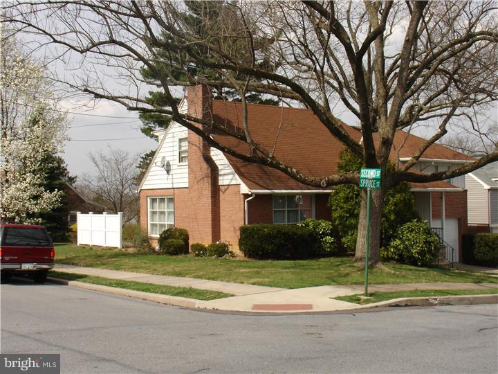 40 Spruce Street Shillington, PA 19607 - Photo 3 of 17