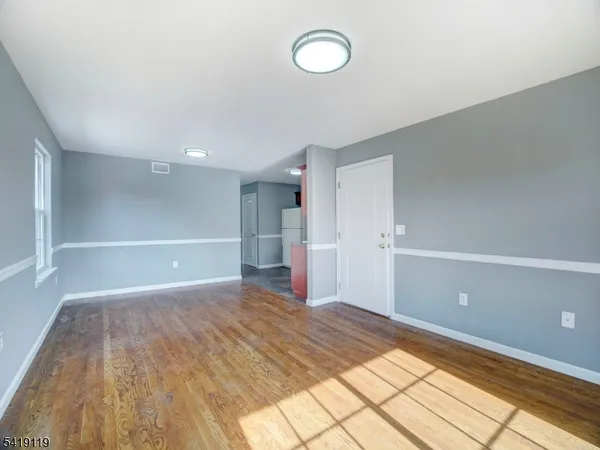 $2,500 | 85 Broadway, Elizabeth Port, NJ 07206