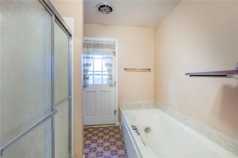 $329,500 | 406 West 109th Street, Kansas City, MO 64114
