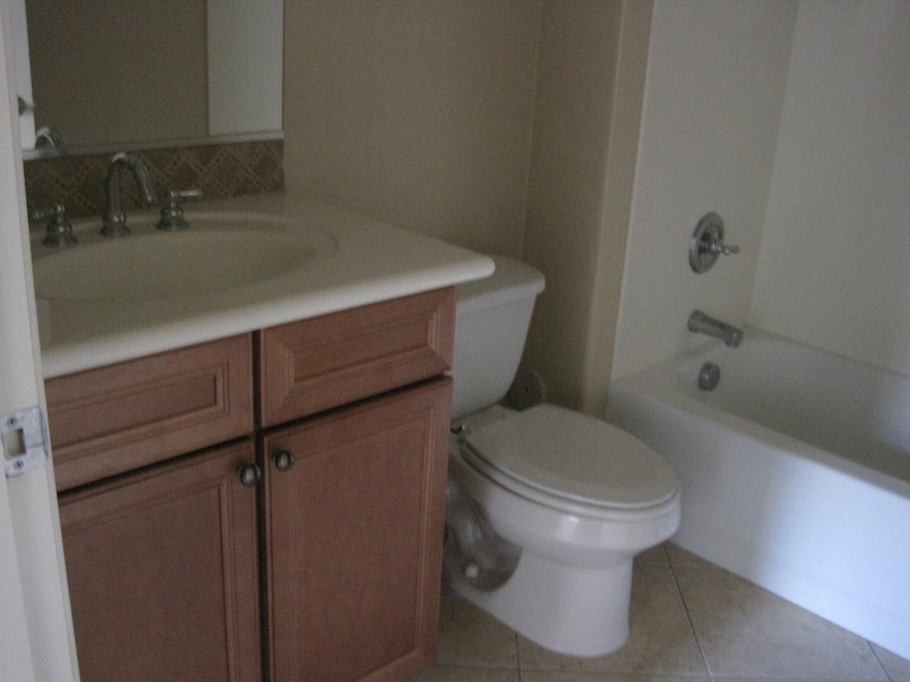 4488 East Thomas Road, Unit 1009 Phoenix, AZ 85018 - Photo 11 of 12 Bathroom