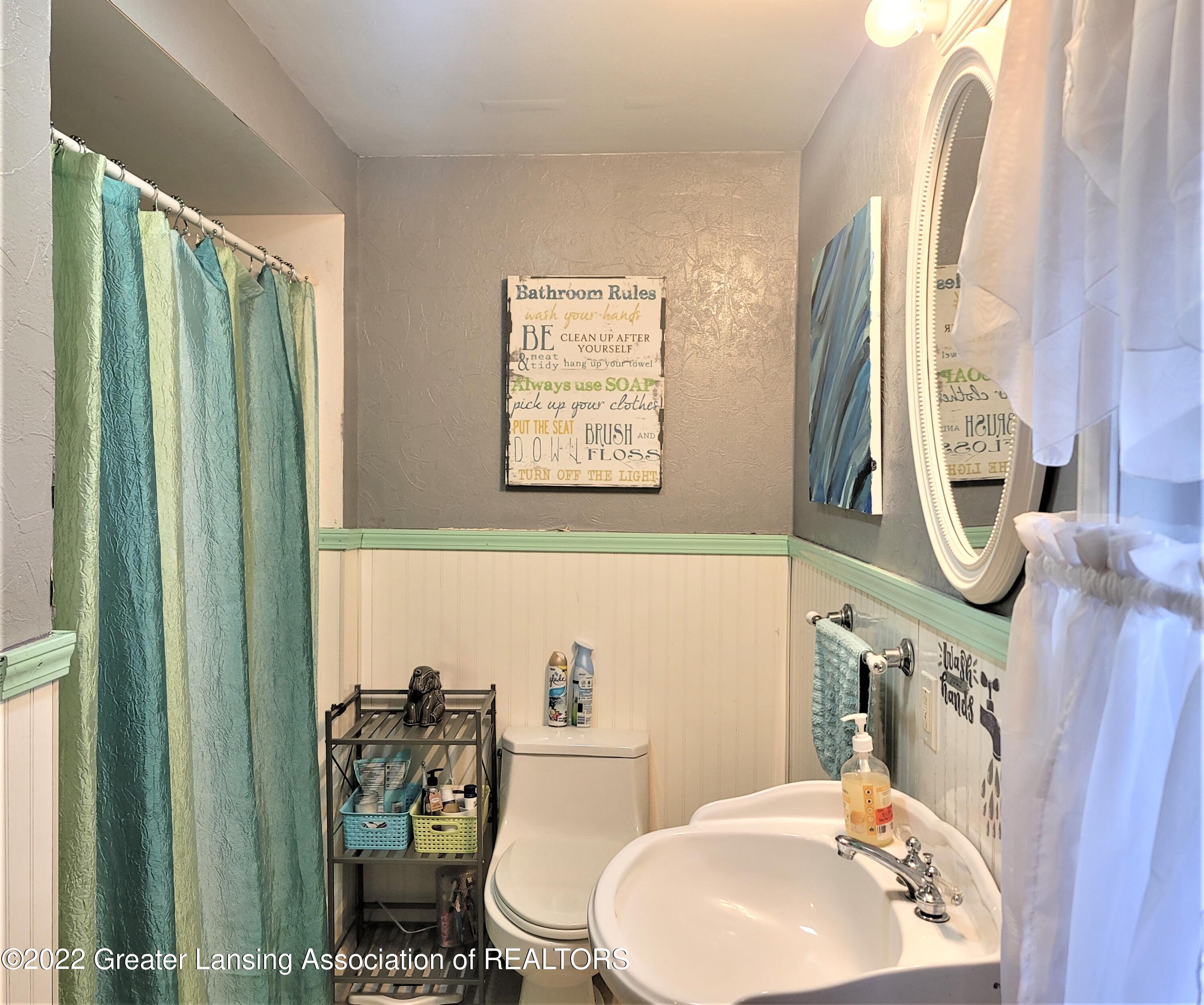 12664 Ferden Road Chesaning, MI 48616 - Photo 10 of 11 Ferden bath 1 pics