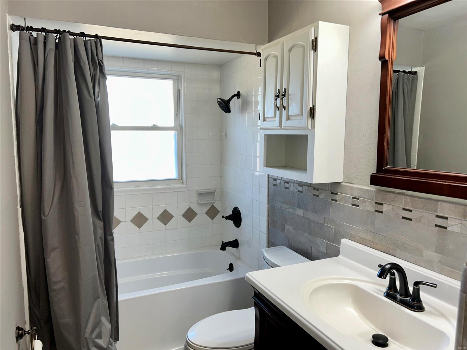 6465 Howdershell Road Hazelwood, MO 63042 - Photo 12 of 16 Gallery Image 12