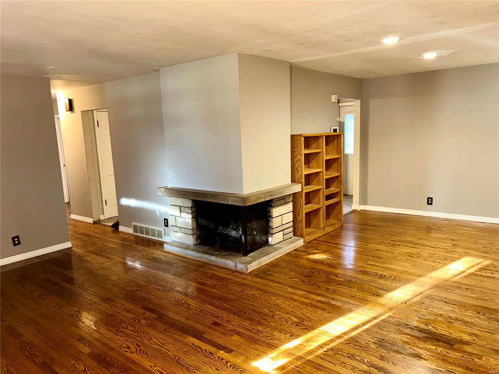 6465 Howdershell Road Hazelwood, MO 63042 - Photo 3 of 16 Gallery Image 3