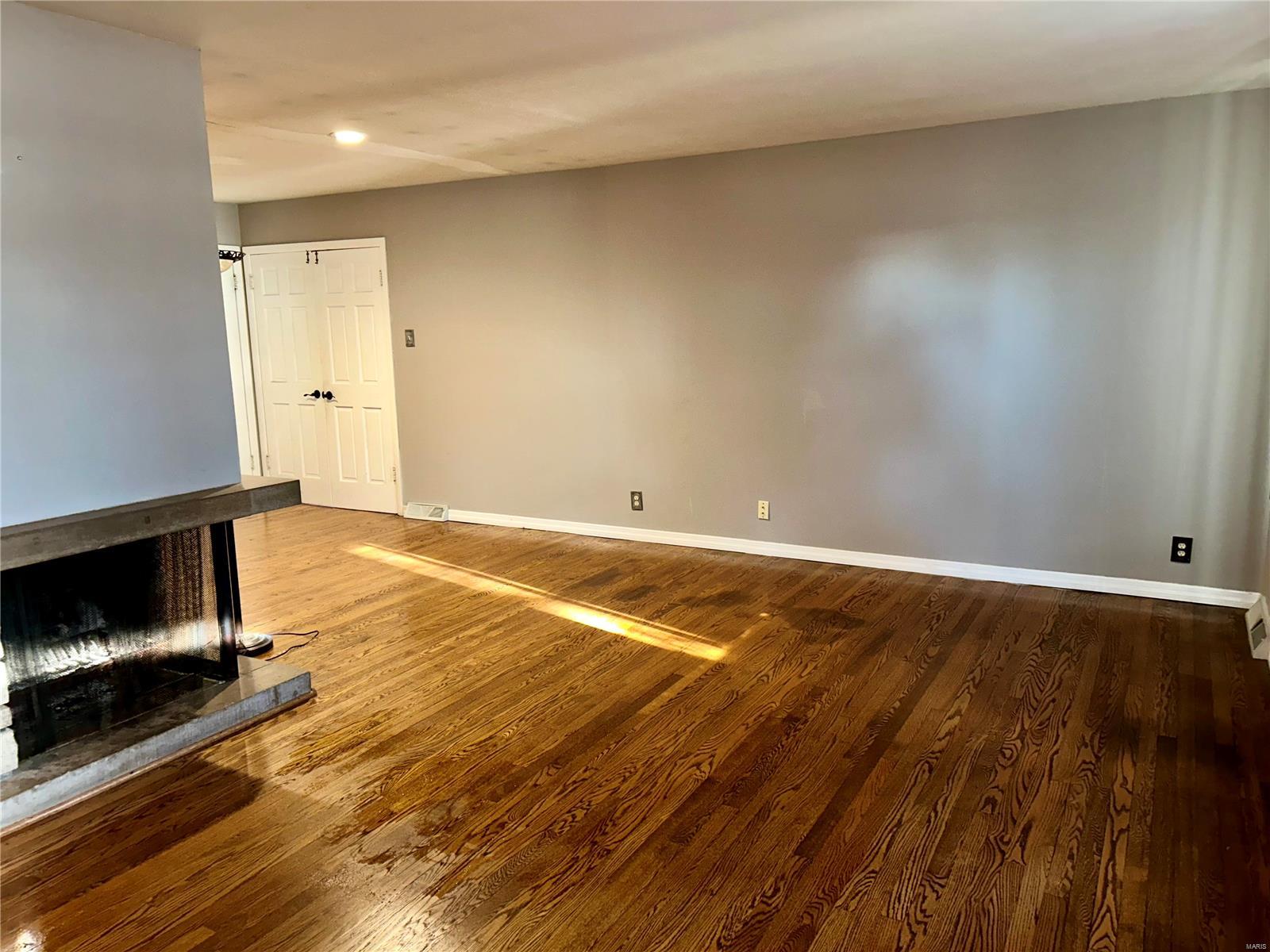 6465 Howdershell Road Hazelwood, MO 63042 - Photo 5 of 16 Gallery Image 5