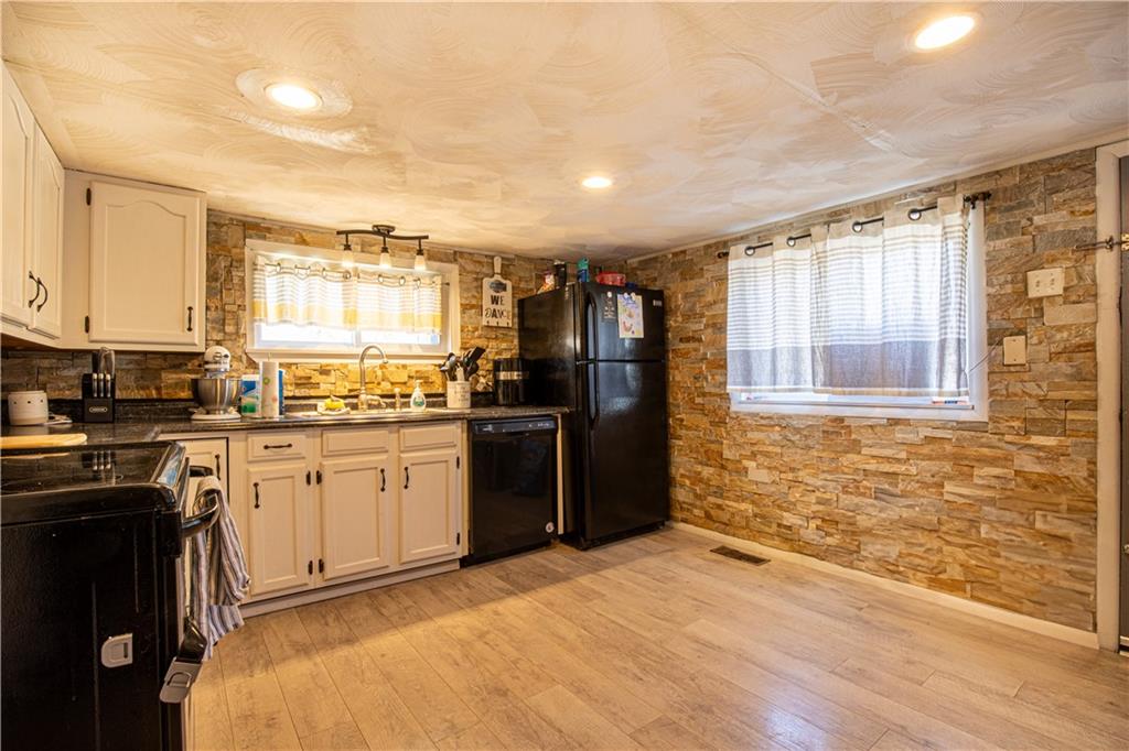 398 Sugar Run Road Waynesburg, PA 15370 - Photo 5 of 14