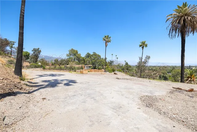 a view of a dry field