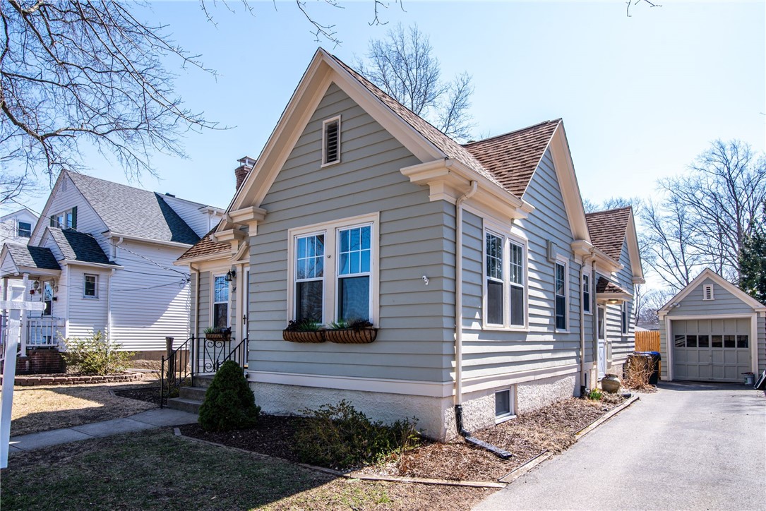 34 Rialto Street Providence, RI 02908 - Photo 3 of 49 Gallery Image 3