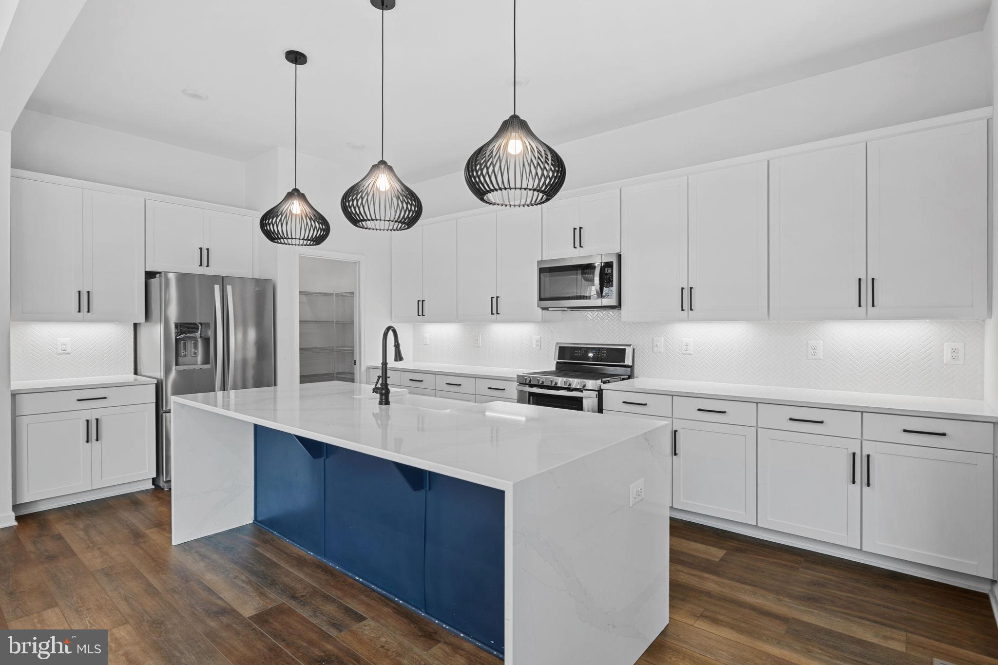 18080 Moss Garden Road Dumfries, VA 22026 - Photo 17 of 76 a kitchen with stainless steel appliances a stove sink and refrigerator