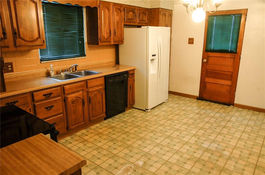 24 Brisk Avenue McKees Rocks, PA 15136 - Photo 7 of 21