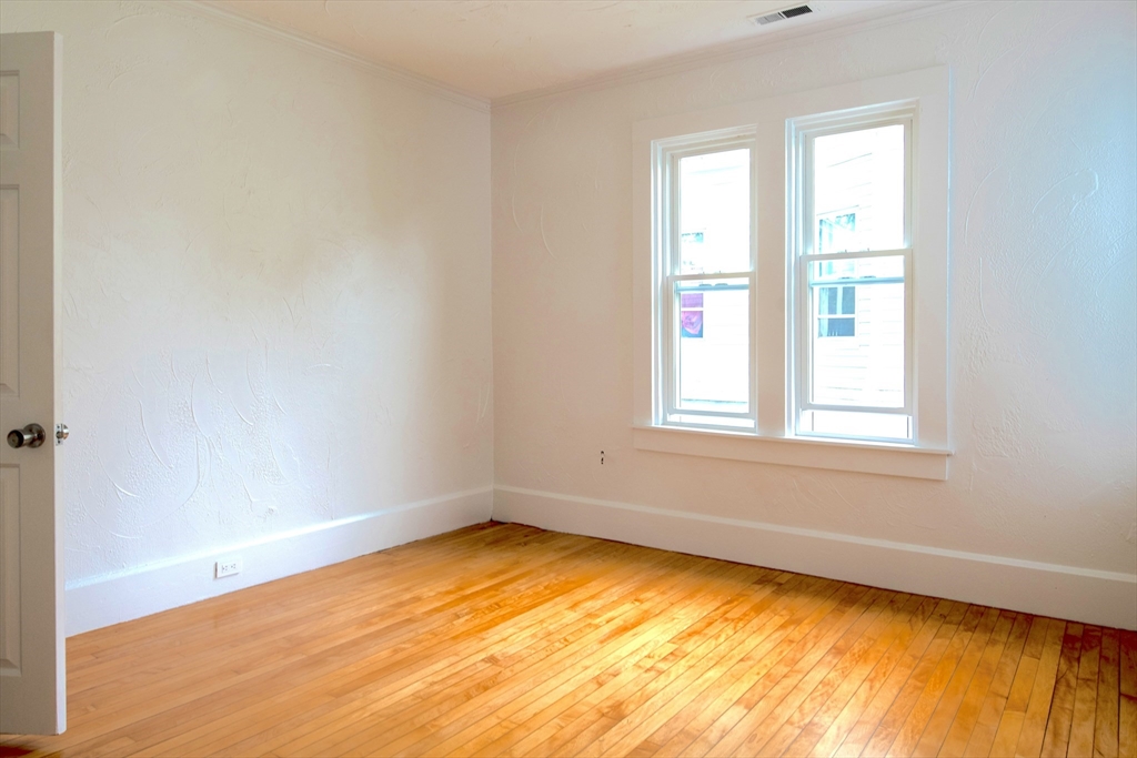 5 Stoneland Road, Unit 2 Worcester, MA 01603 - Photo 5 of 6