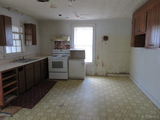12608 Beach Road Chesterfield, VA 23832 - Photo 23 of 37 a kitchen with stainless steel appliances granite countertop a stove a sink and a refrigerator