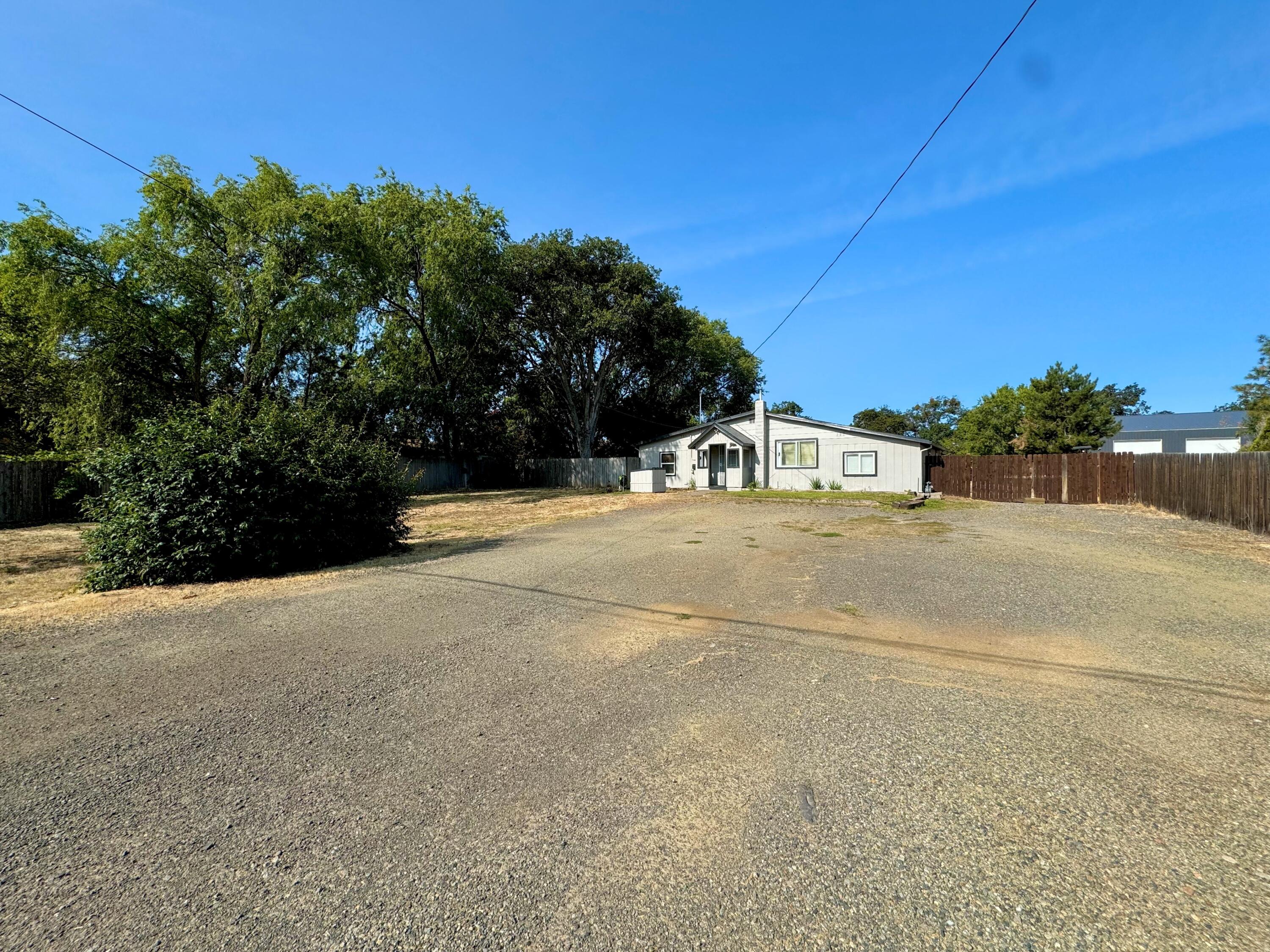 6845 Pinehurst Street Central Point, OR 97502 - Photo 1 of 40 image001