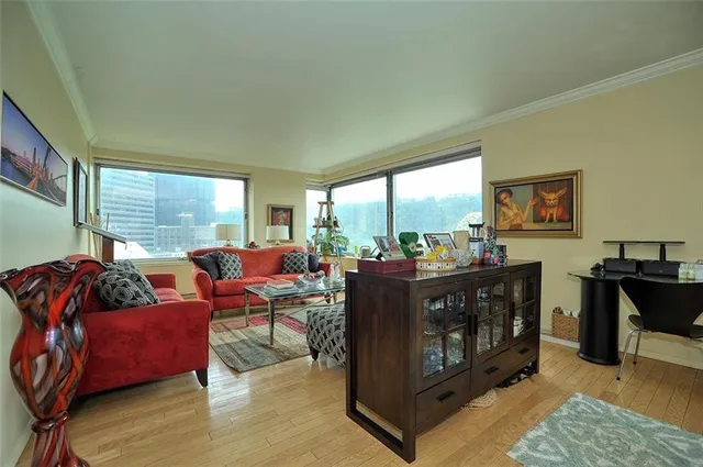 $399,000 | 320 Fort Duquesne Boulevard, Unit 7C, Pittsburgh, PA 15222