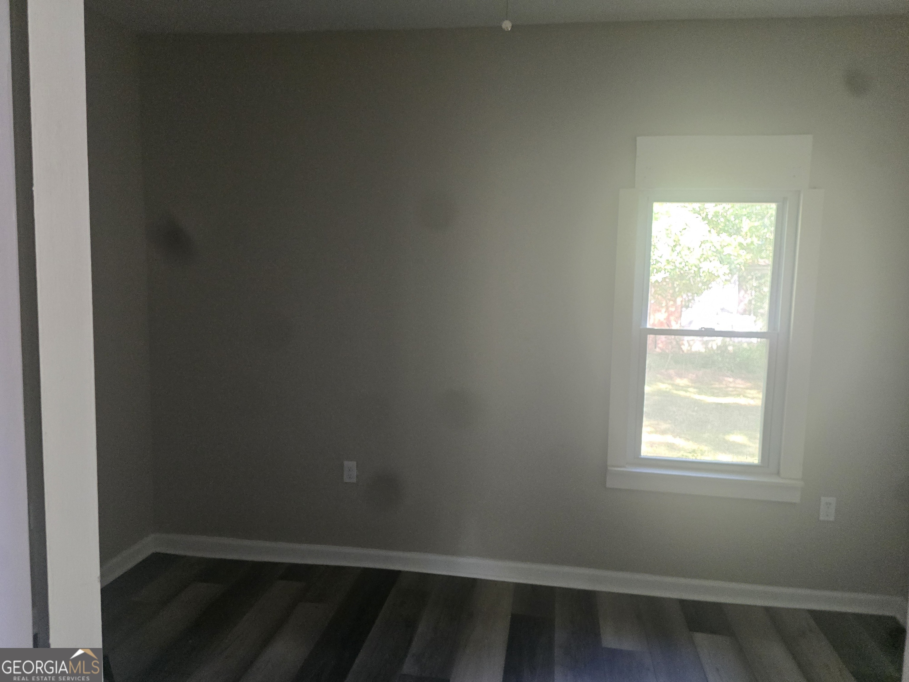 503 Tennessee Street Dublin, GA 31021 - Photo 6 of 8 a small space with a window