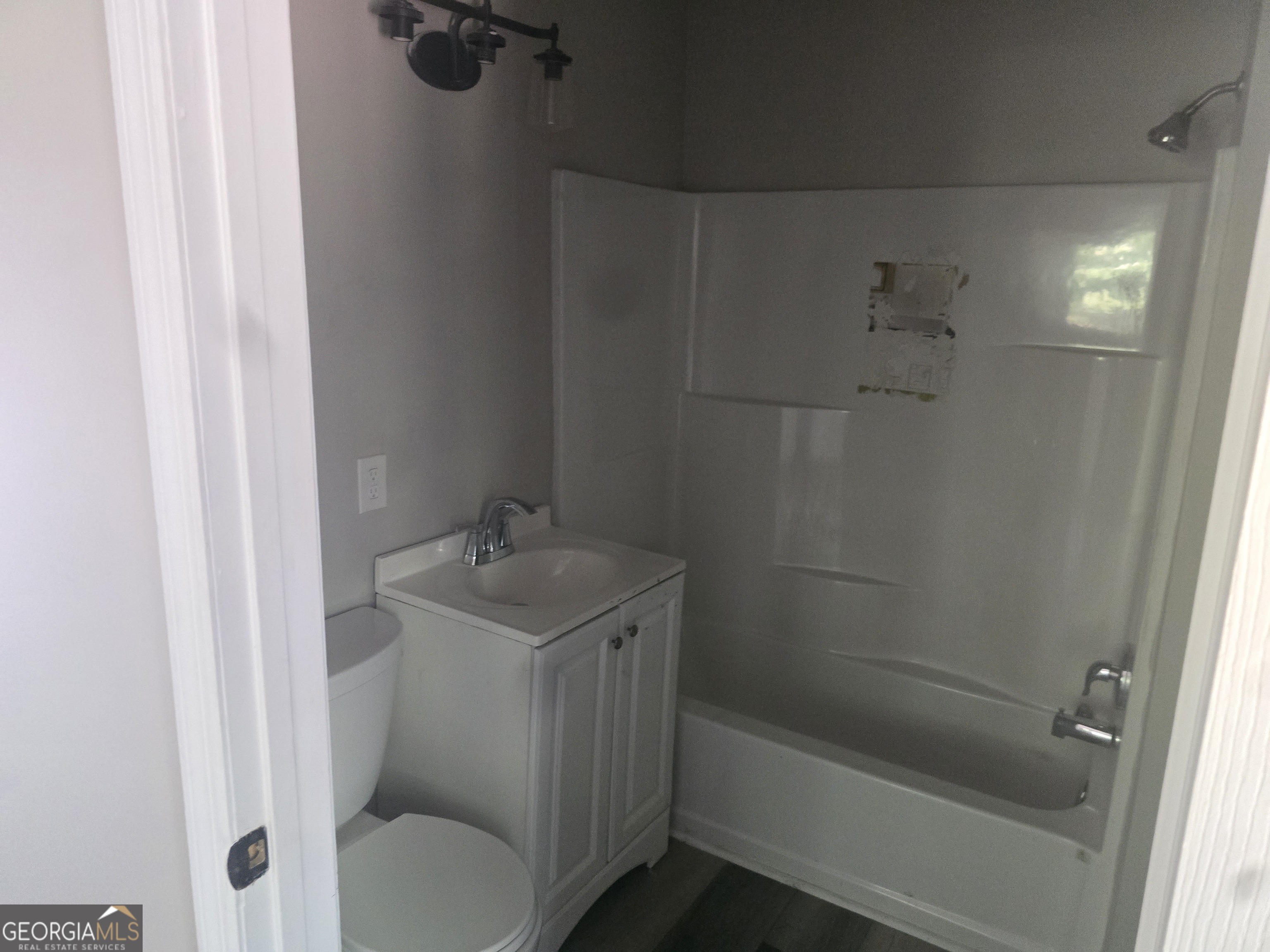 503 Tennessee Street Dublin, GA 31021 - Photo 7 of 8 a bathroom with a sink toilet and shower