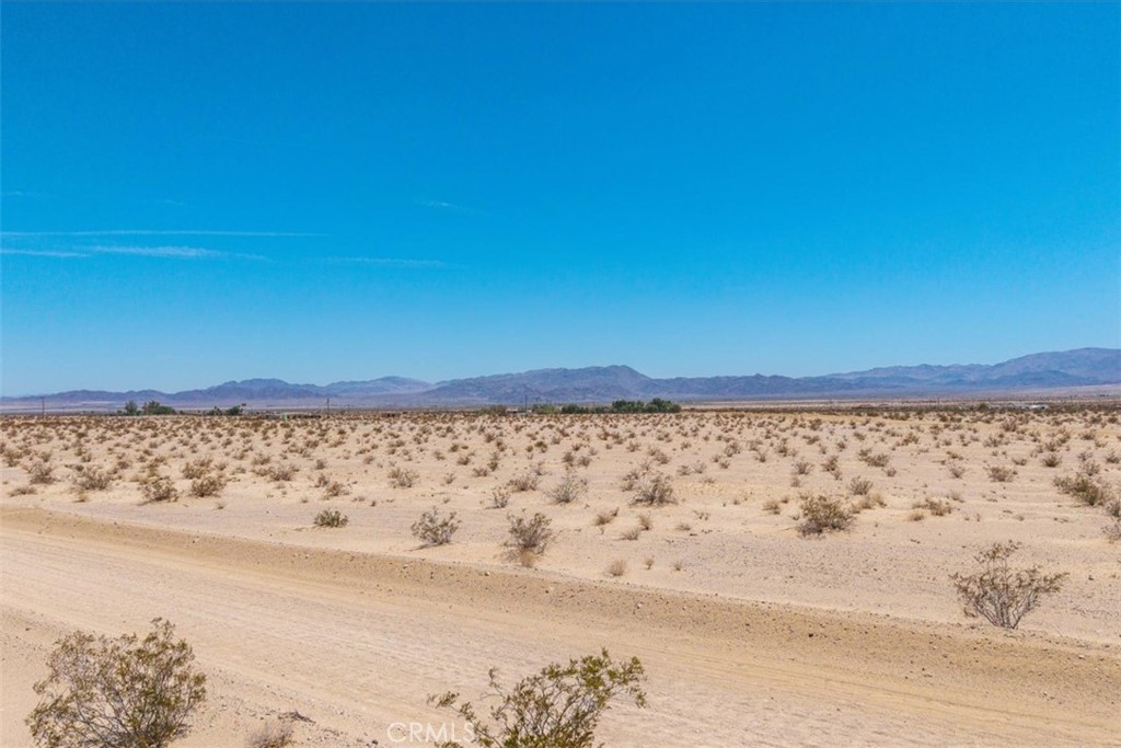 4461 Meriwether Road Twentynine Palms, CA 92277 - Photo 4 of 33