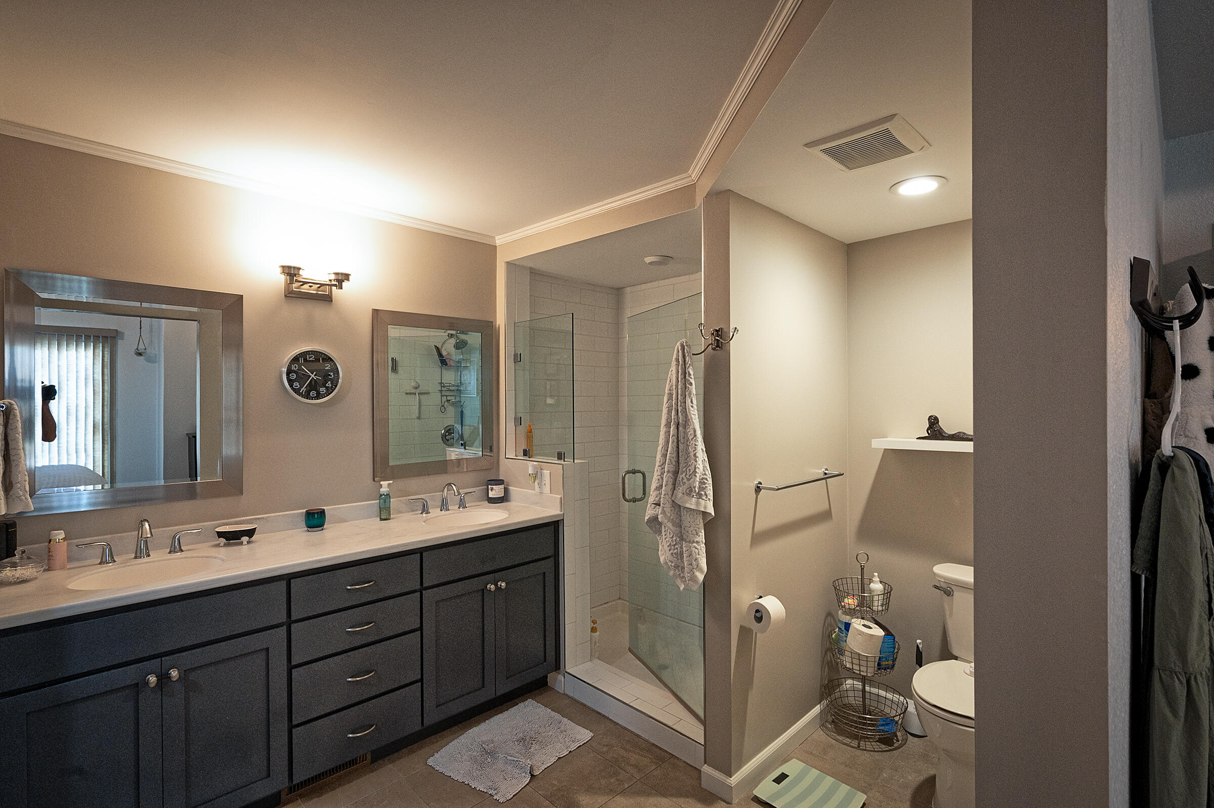 481 Ridgecrest Trail Redding, CA 96003 - Photo 8 of 13 ridgecrest-primary bath