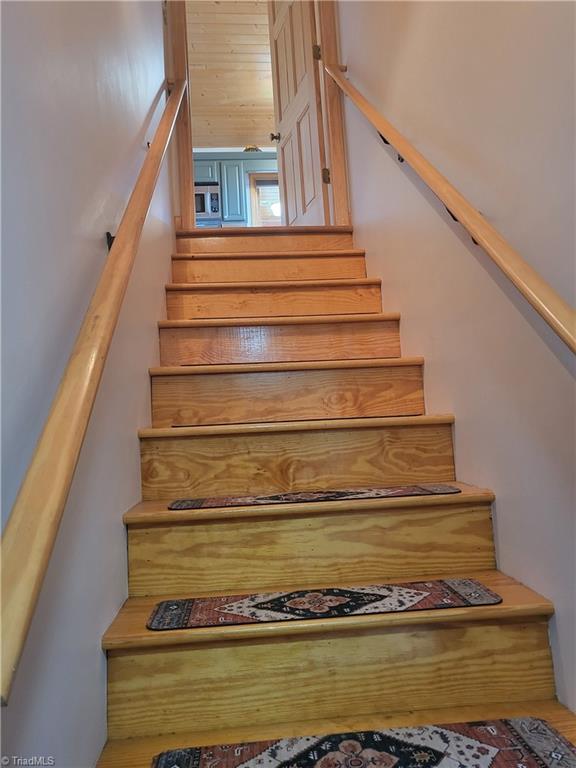 139 Thunder Road Piney Creek, NC 28663 - Photo 13 of 43