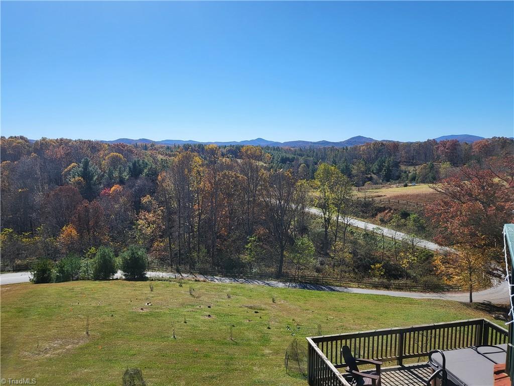 139 Thunder Road Piney Creek, NC 28663 - Photo 4 of 43