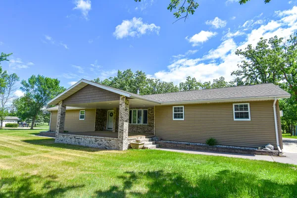 $287,000 | 102 Colony Drive, Karlstad, MN 56732