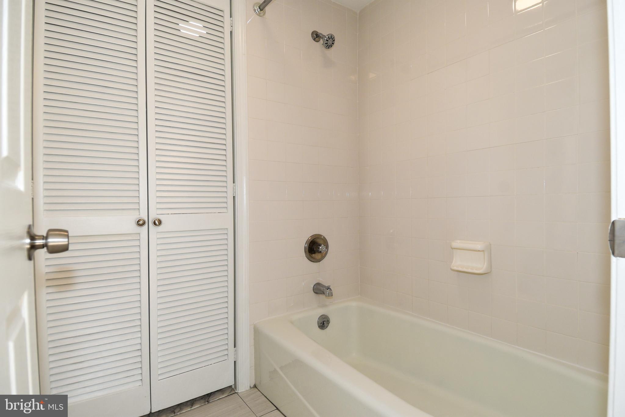 2725 Connecticut Avenue Northwest, Unit 403 Washington, DC 20008 - Photo 10 of 25 a bathroom with a bathtub