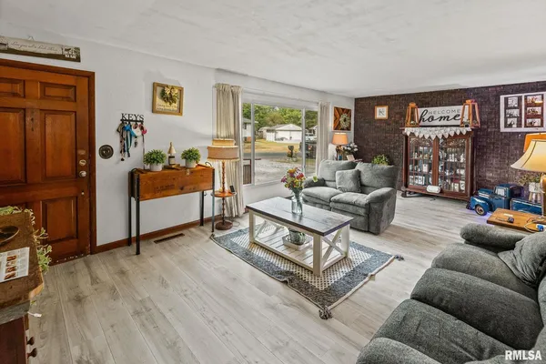 $160,000 | 17 Crestwood Lane, Centralia, IL 62801