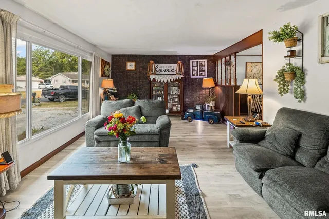 $177,000 | 17 Crestwood Lane, Centralia, IL 62801